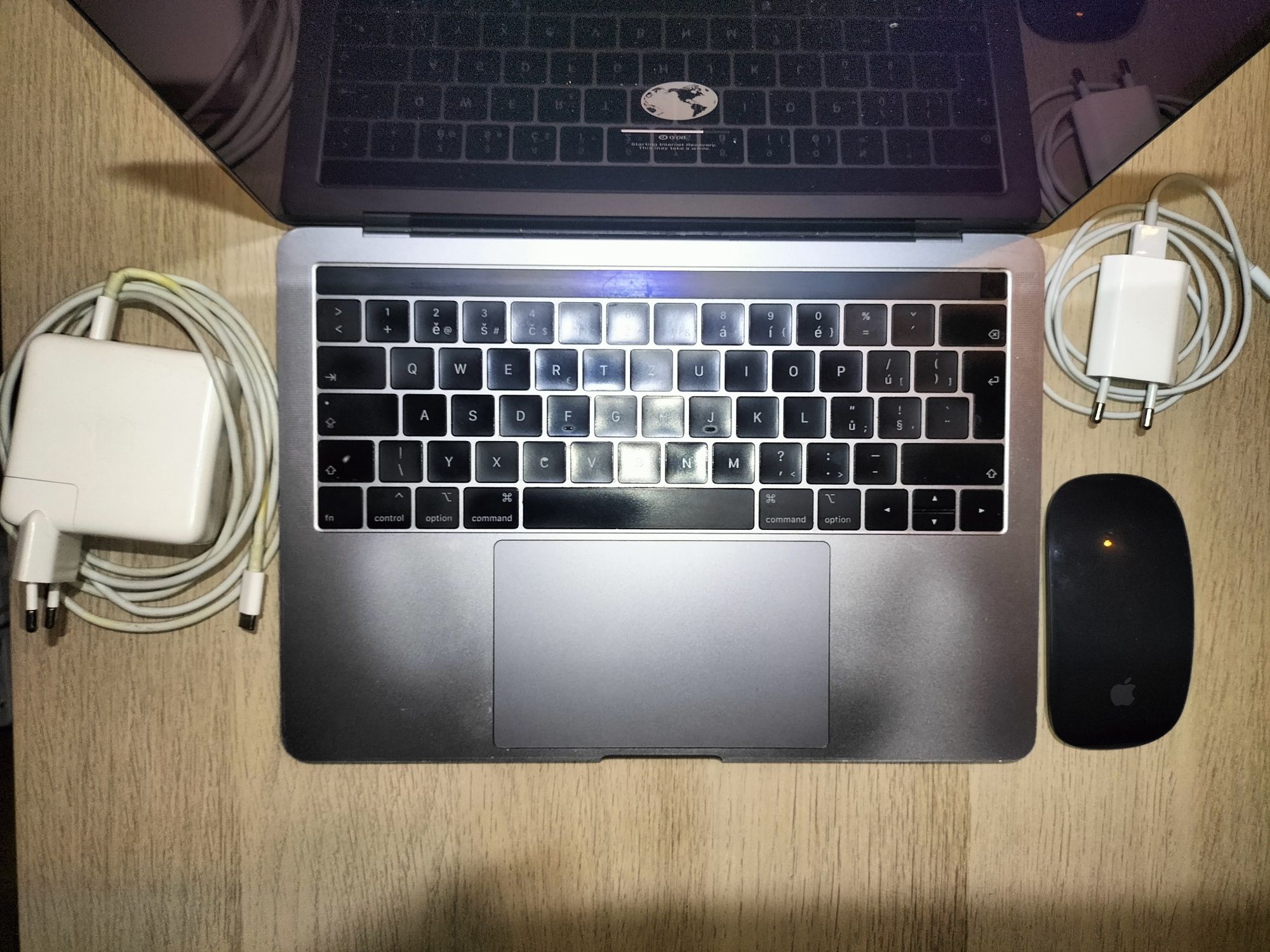 MacBook Pro 13” /A1989/2019 para peças, + Carregadores + Magic Mouse