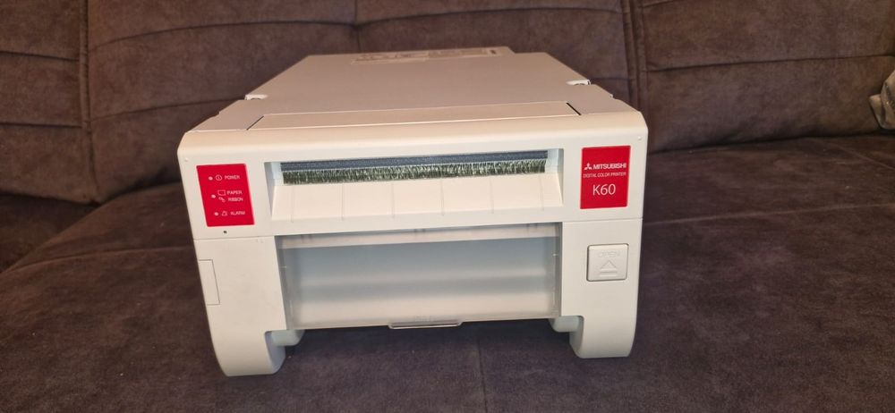 Mitsubishi CP-K60DW-S. Profesjonalna drukarka fotograficzna. Idealna