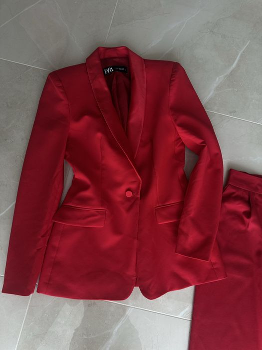 Костюм червоного кольору брюки і піджак zara