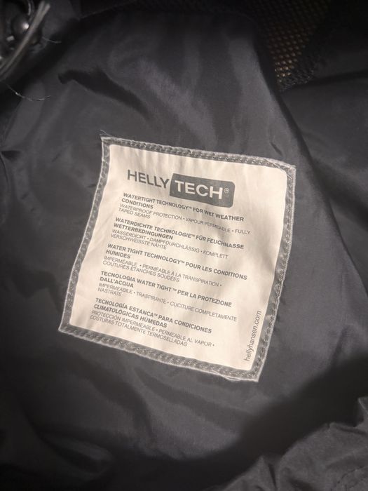 Куртка вітровка оригінал Helly Hansen на мембрані(не пр воду/вітер