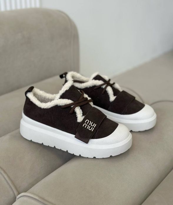 Повністю натуральні зимові кросівки