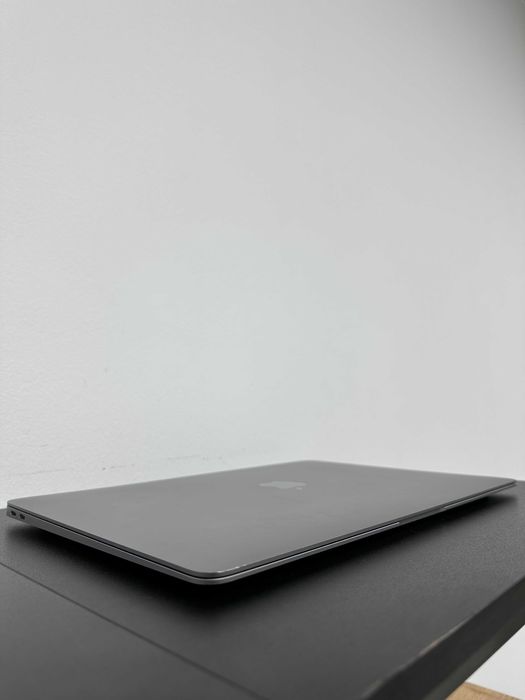 Macbook Air 2019 (i5/8gb/128 ssd)