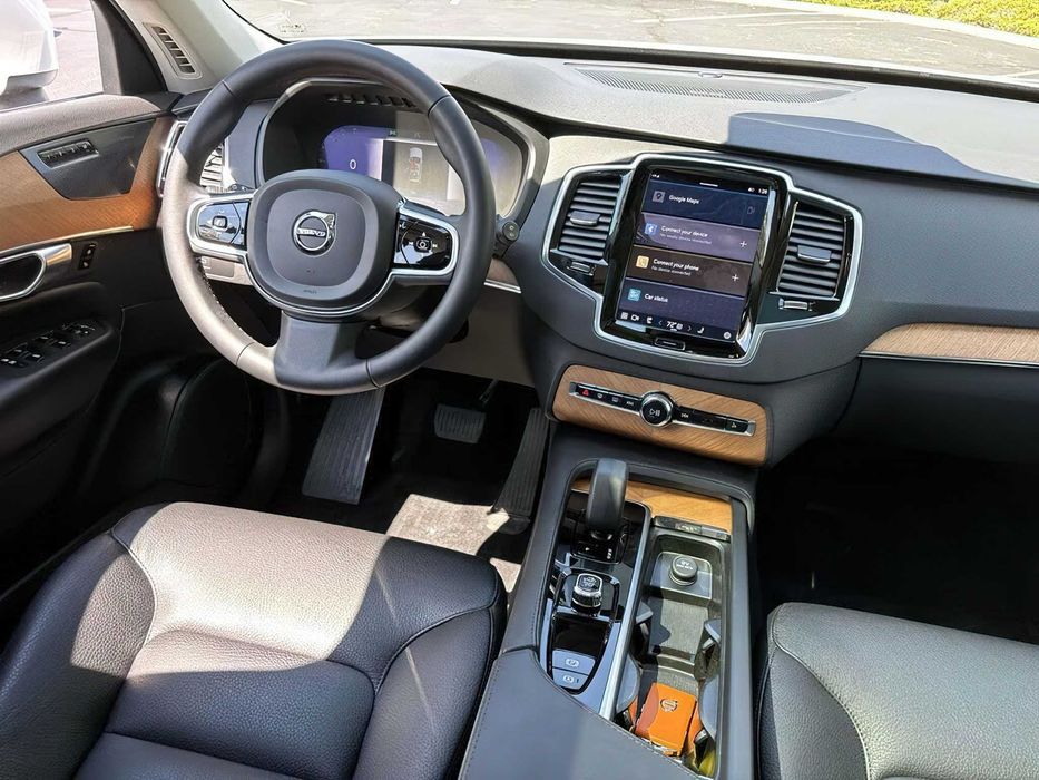 Volvo XC90      2023