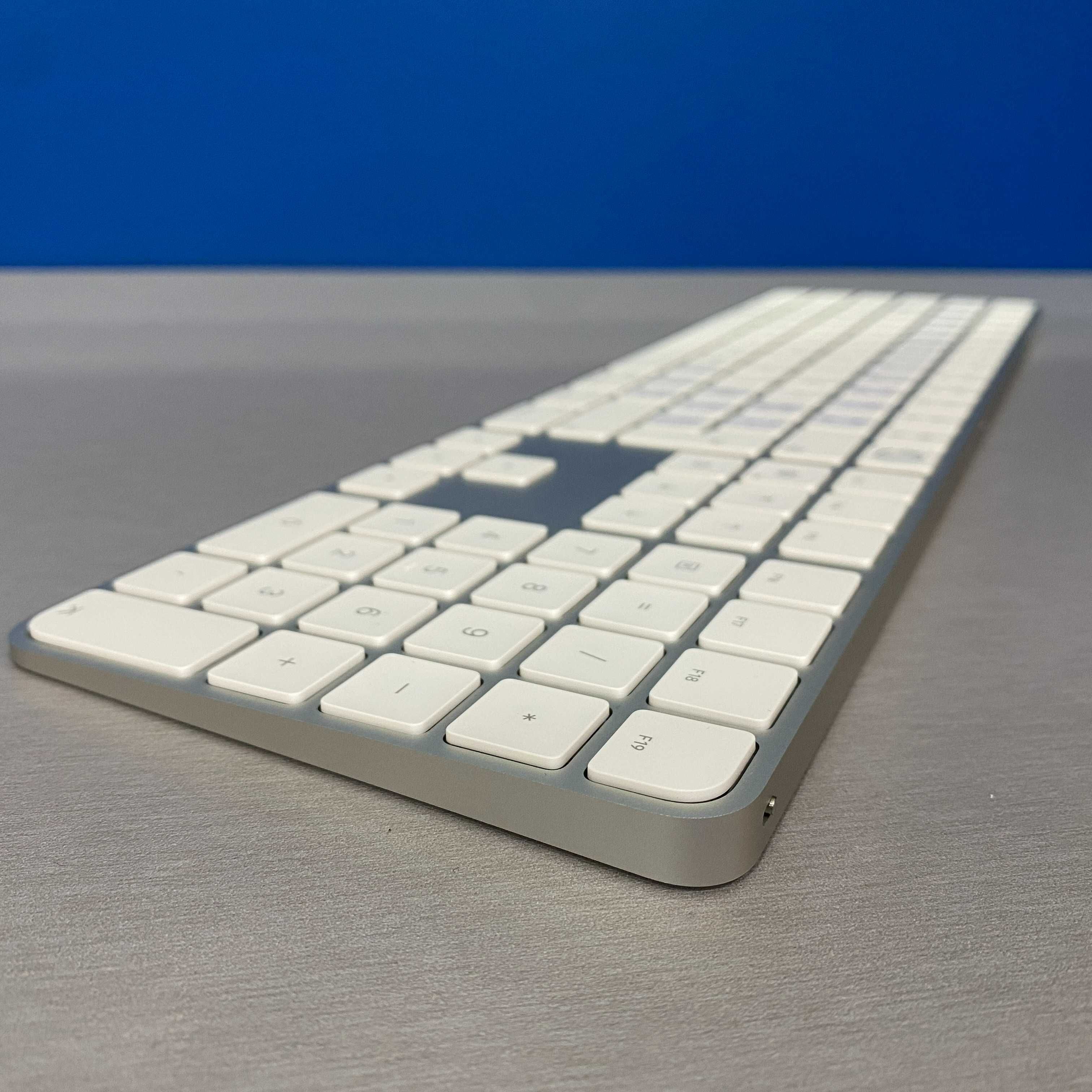 Apple Magic Keyboard com Touch ID + Numérico (White)