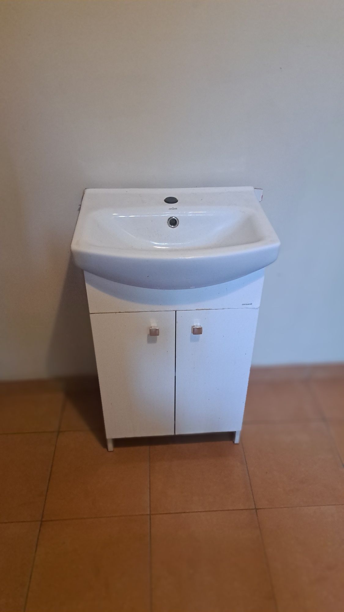 Umywalka z szafką