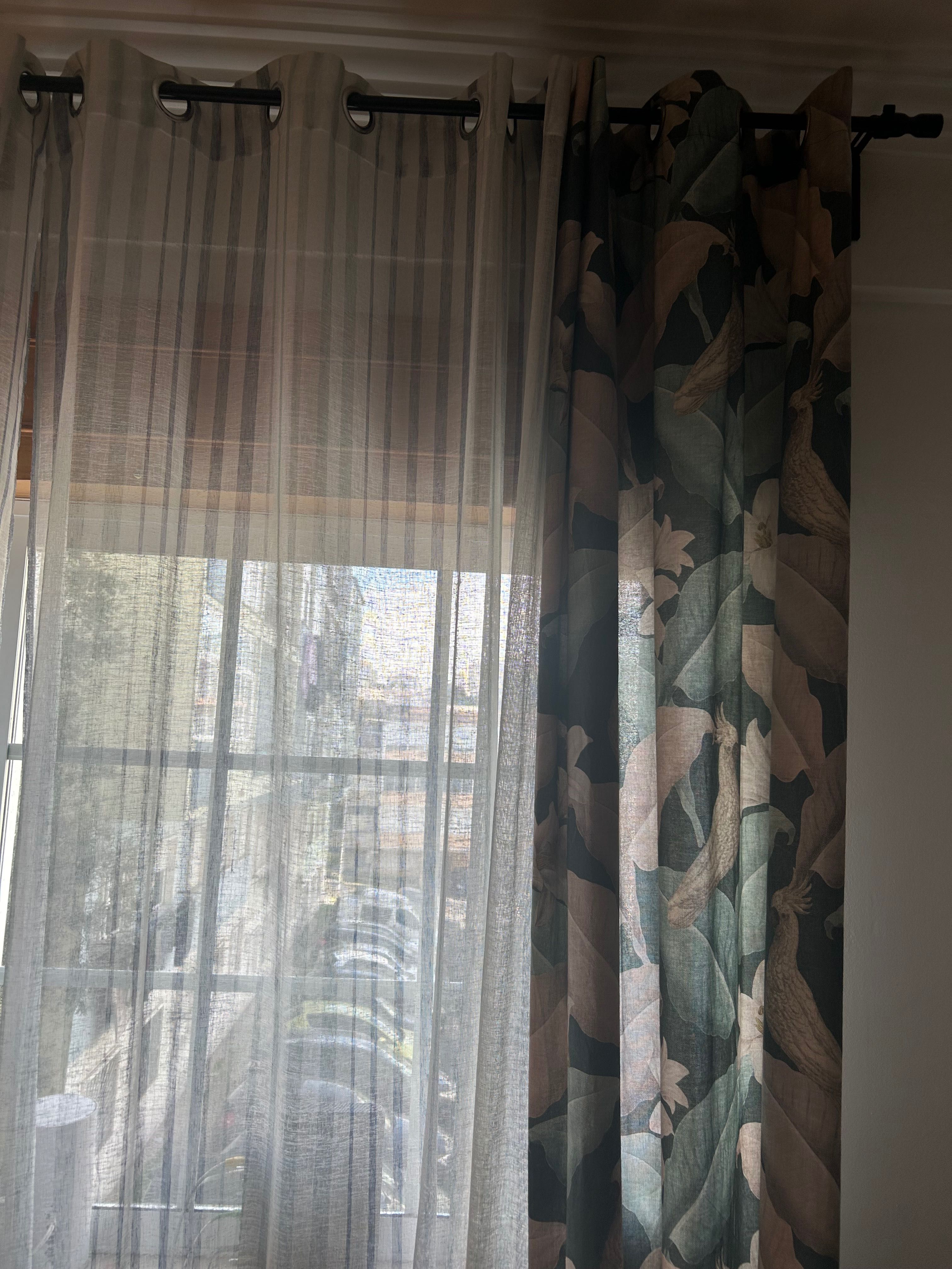 Conjunto: 2 almofadas, 4 cortinados (verde, creme, castanho)