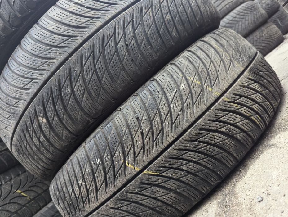235/60R18 Michelin