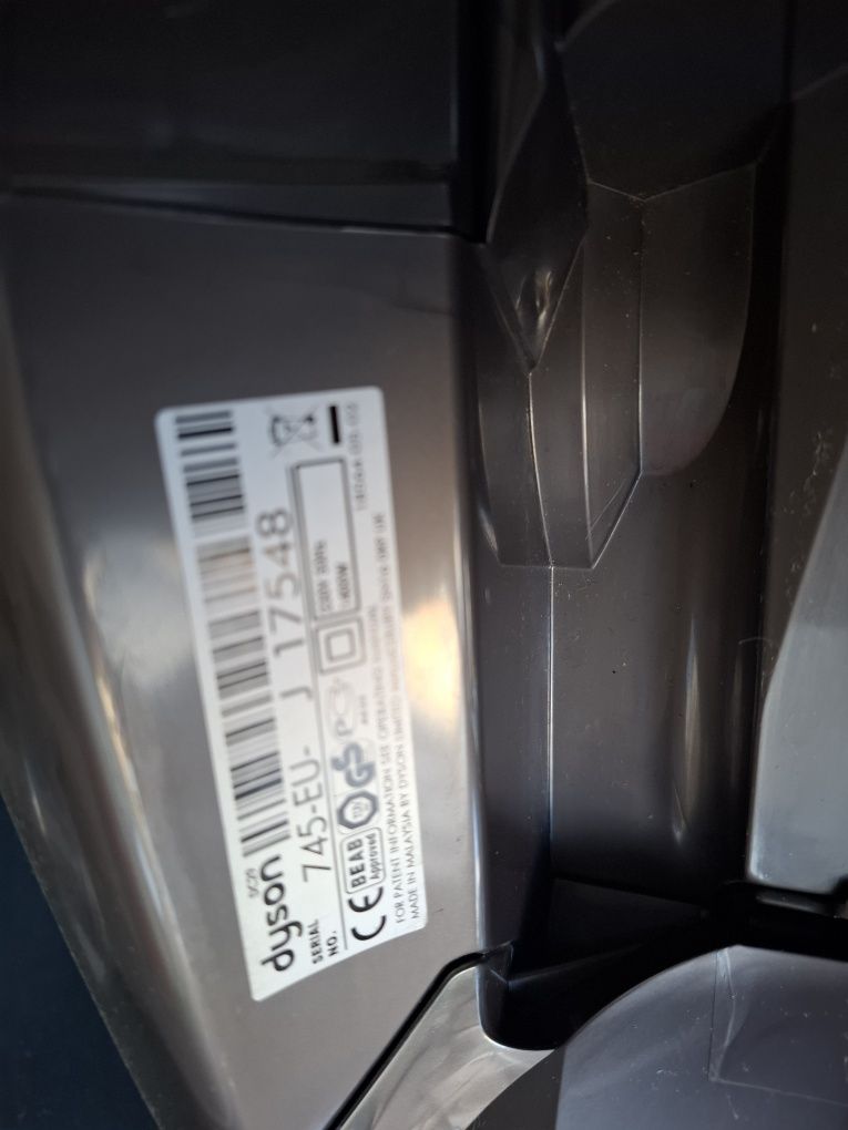 Odkurzacz dyson 745-EU-J 17548   uszkodzony