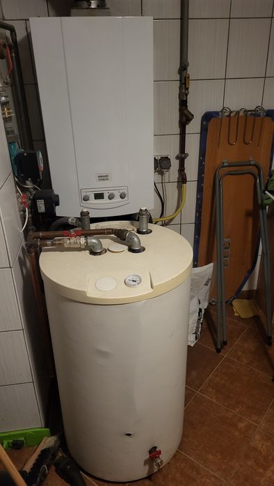 Używany kociół gazowy Brötje + zasobnik + węże przyłączeniowe +naczyni