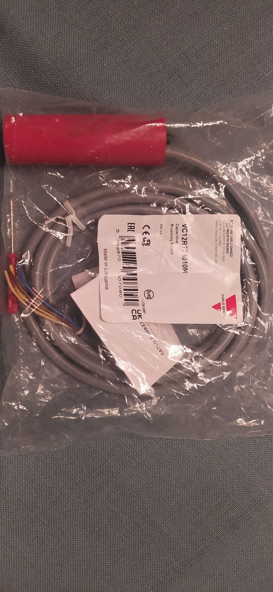 Czujnik zbliżeniowy pojemnościowy CARLO GAVAZZI model VC12RT23010M pas