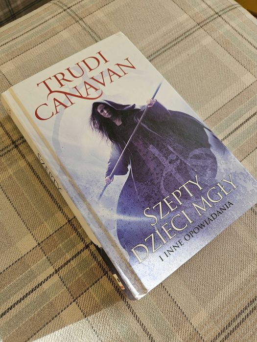 "Szepty dzieci mgły" Trudi Canavan