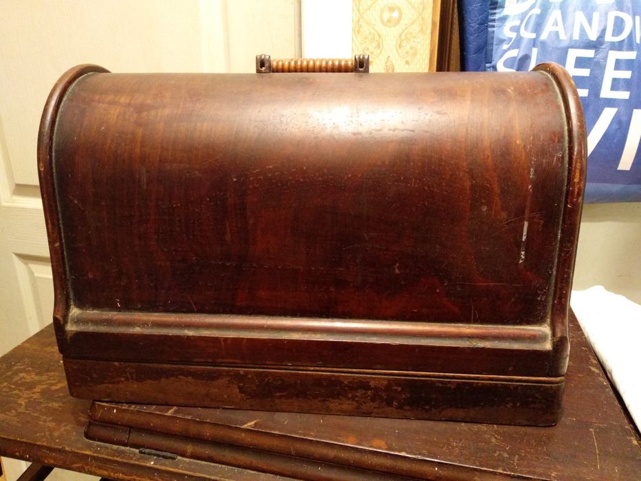 Швейная машинка Сингер