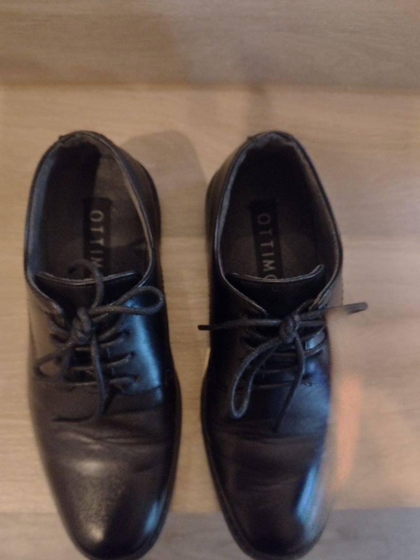 Czarne buty eleganckie komunia r. 33