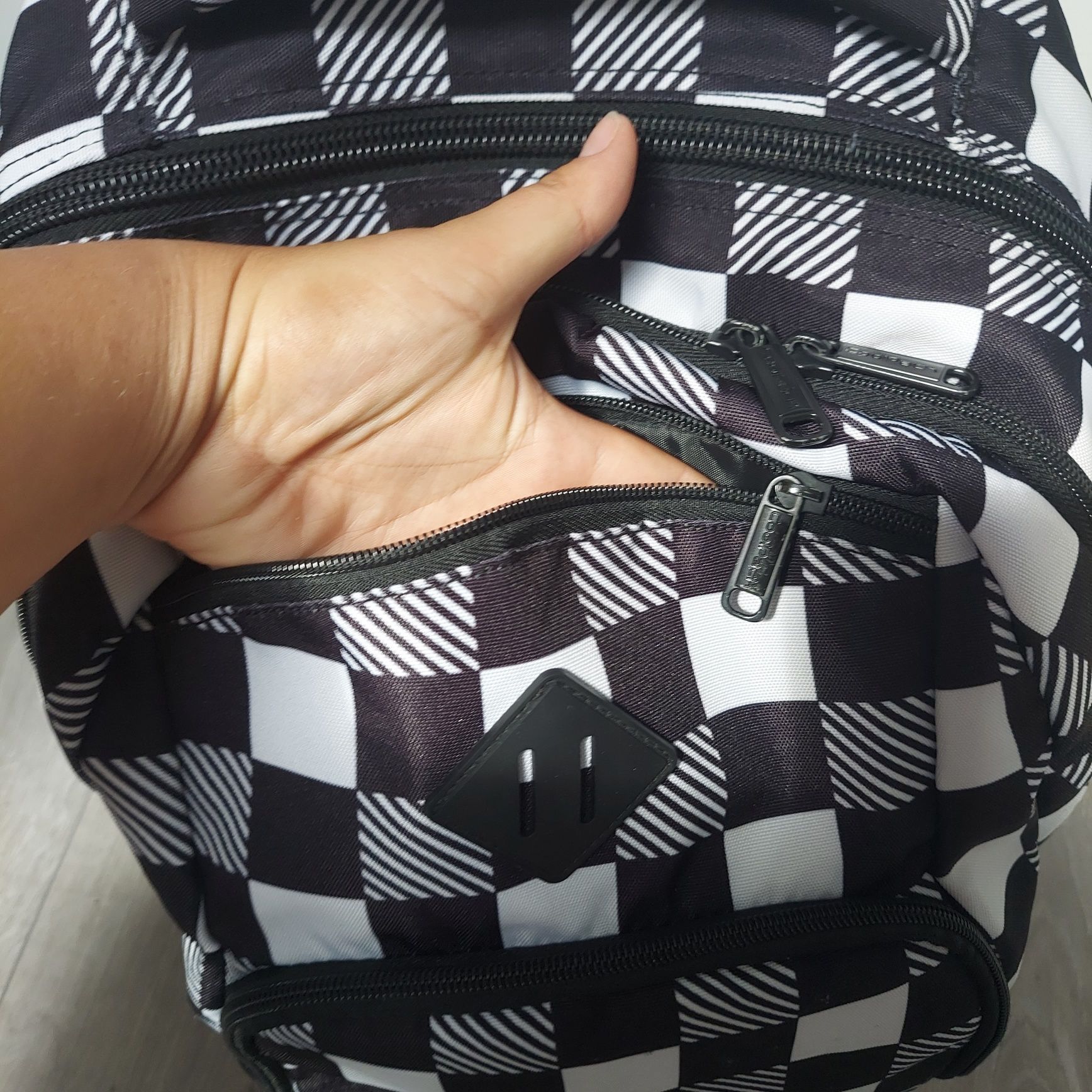 Plecak coolpack czarno biała kratka