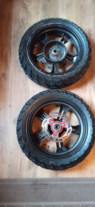 Продам колесо скутера R13 переднее и заднее