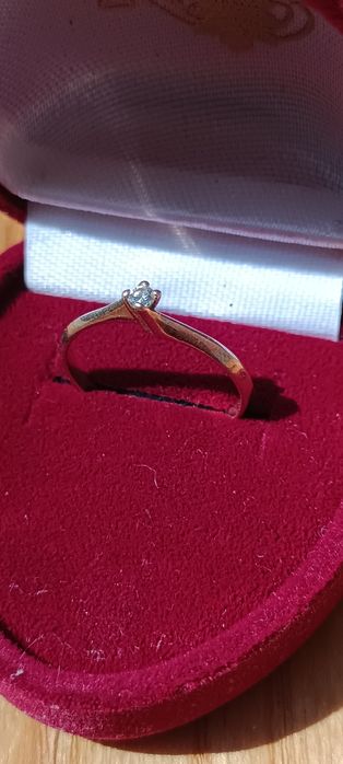 Обручка з діамантом