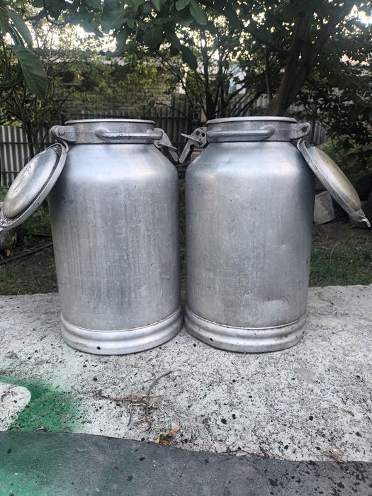 Продам бидоны алюминиевые на 25л.