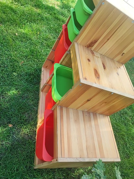 Regał z pojemnikami ikea