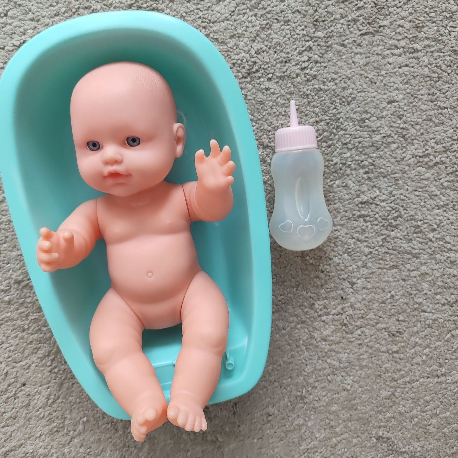 Sprzedam lalkę bobasa wanienka i butelka