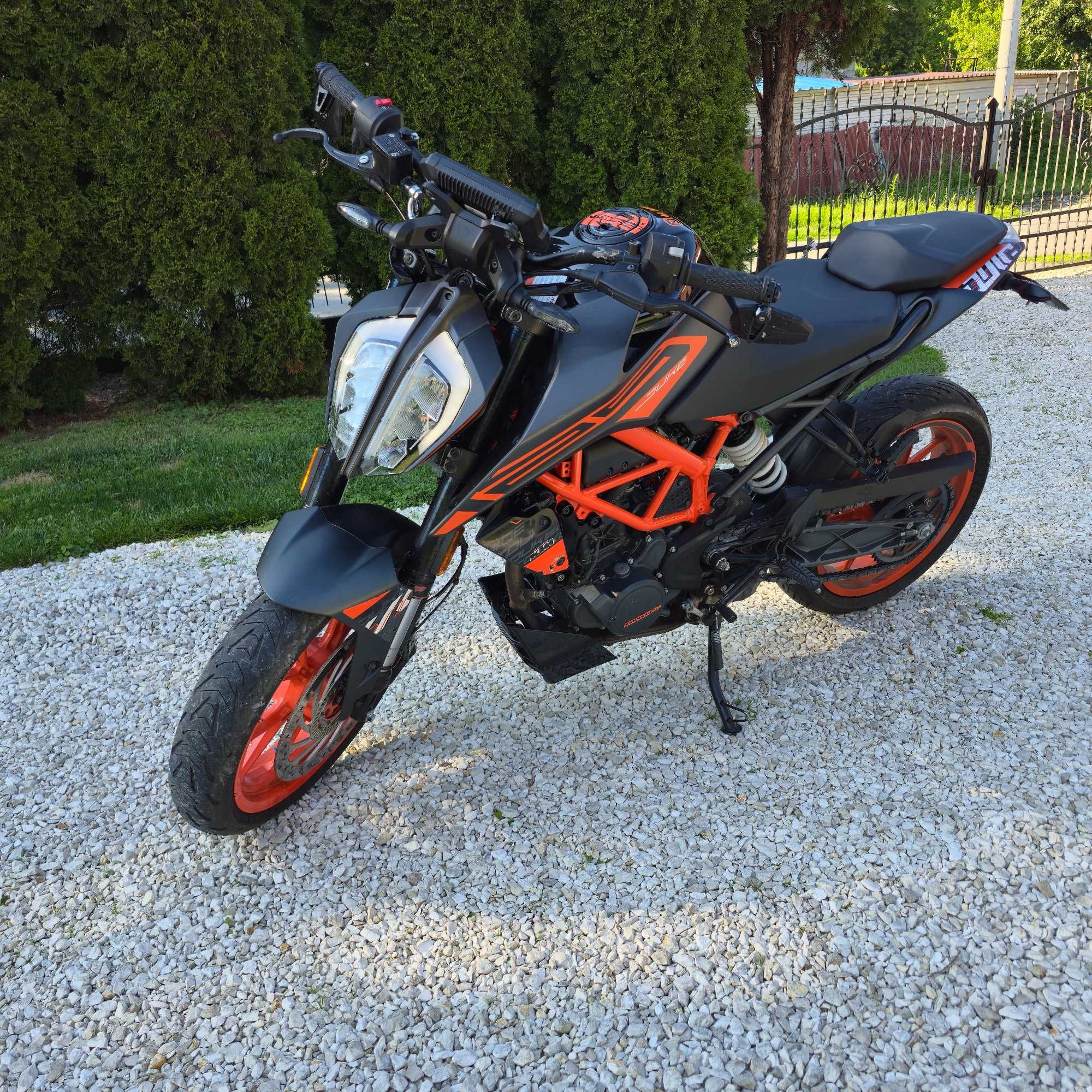 KTM Duke 125 Rok 2021