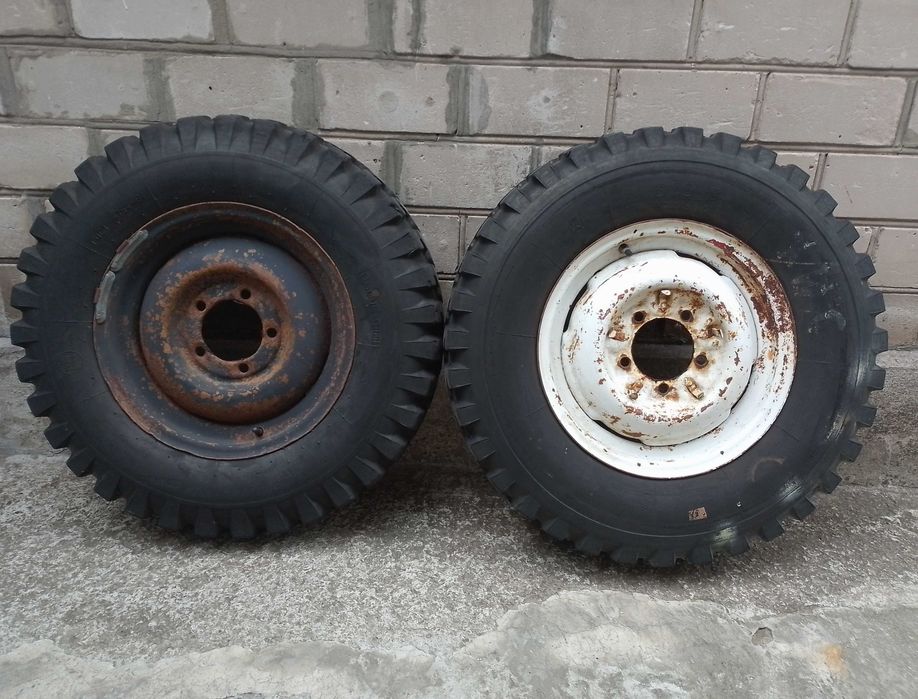 На УАЗ колеса, 16x6 5x139.7 ЦО 108, 6.50-16 модель Я-101, два штуки.