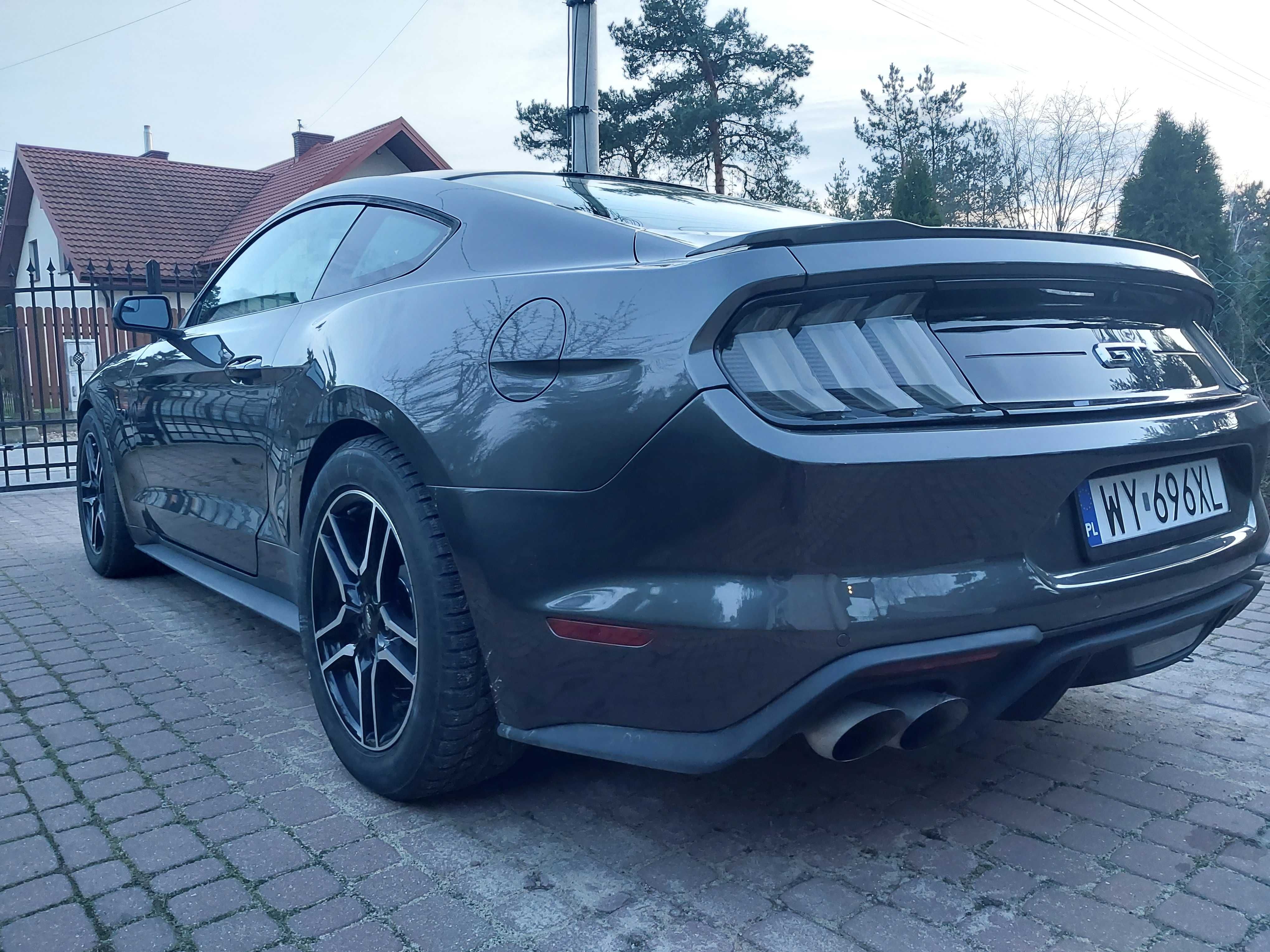 Ford Mustang GT 5.0 manual