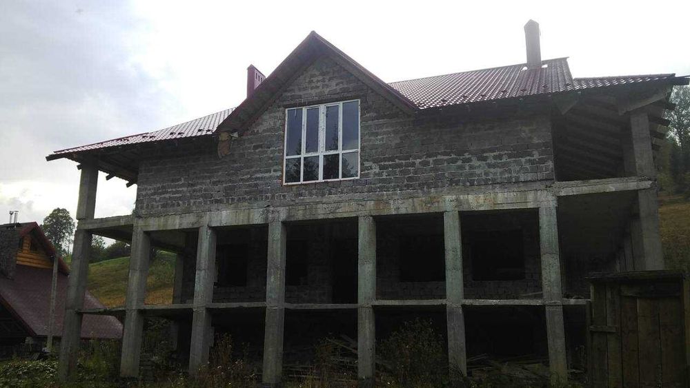 Незавершене будівництвопід готель, гори Вишків