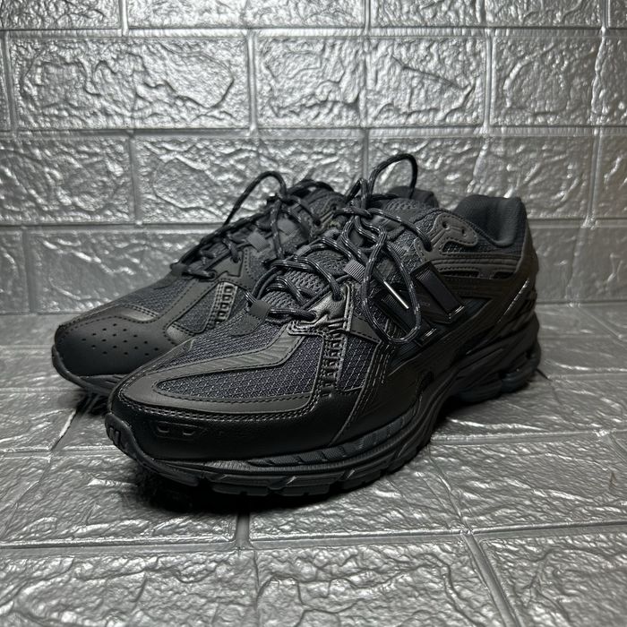 Чоловічі кросівки New Balance 1906U Triple Black M1906NJ