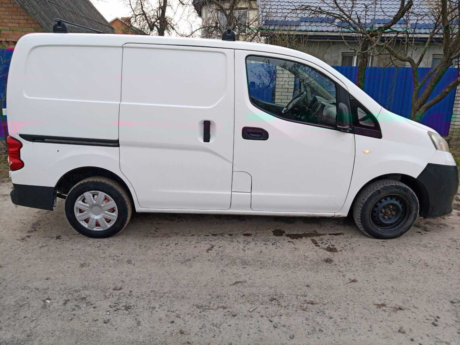 NISSN NV200 , 2013року