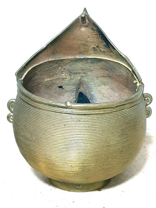 Taças / vasos asiáticas em bronze - Deusa Laxmi para incensos e planta