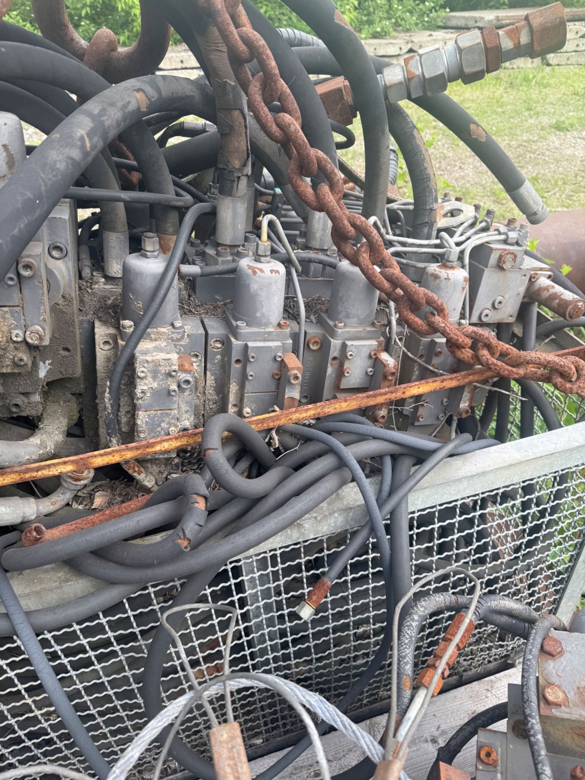 Pompa hydrauliczną i rozdzielacz do koparki Akerman Volvo ec 230