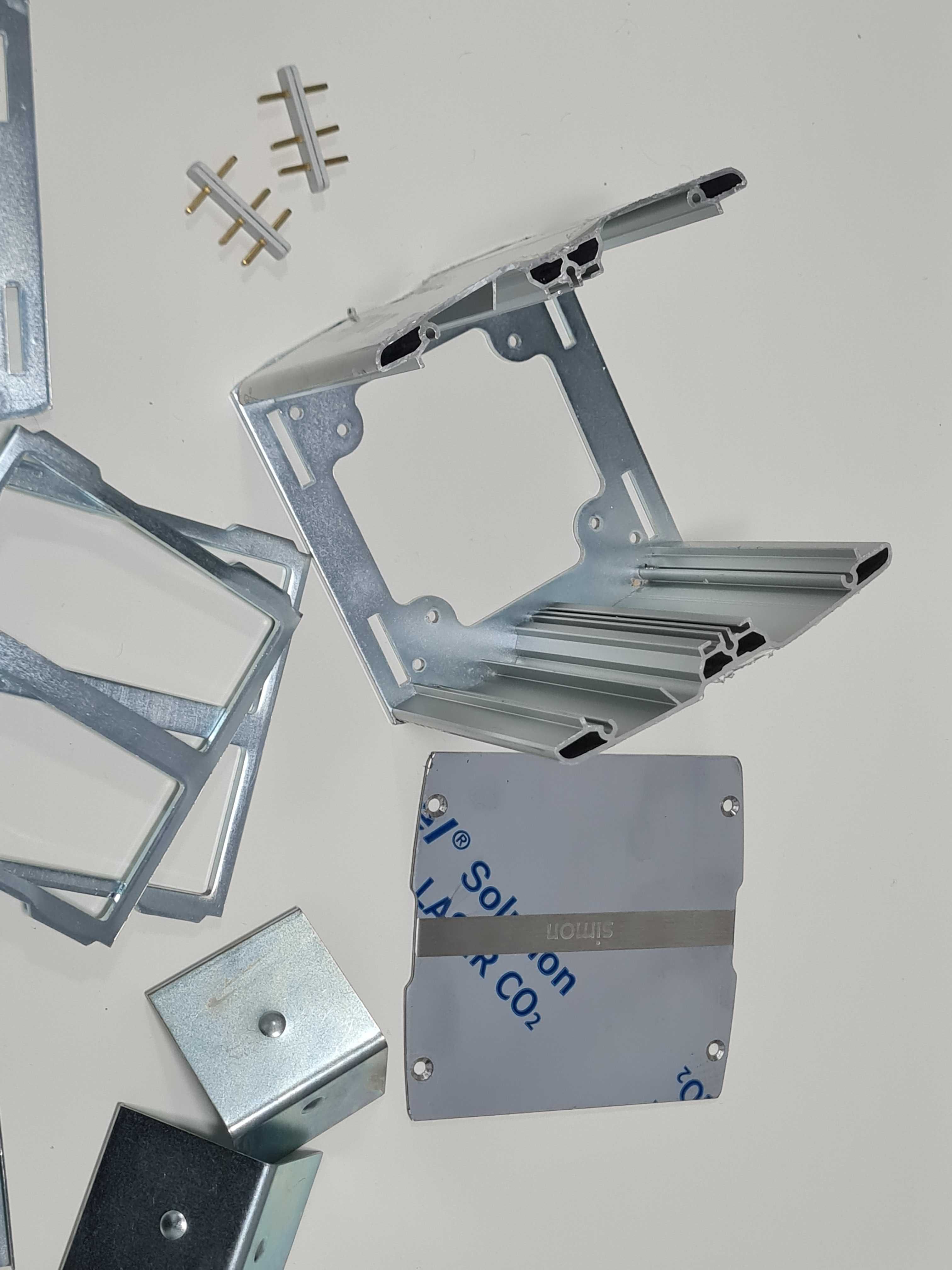 Metalowa miniwieża KT800/8 8x K45 aluminium KONTAKT SIMON  listwa