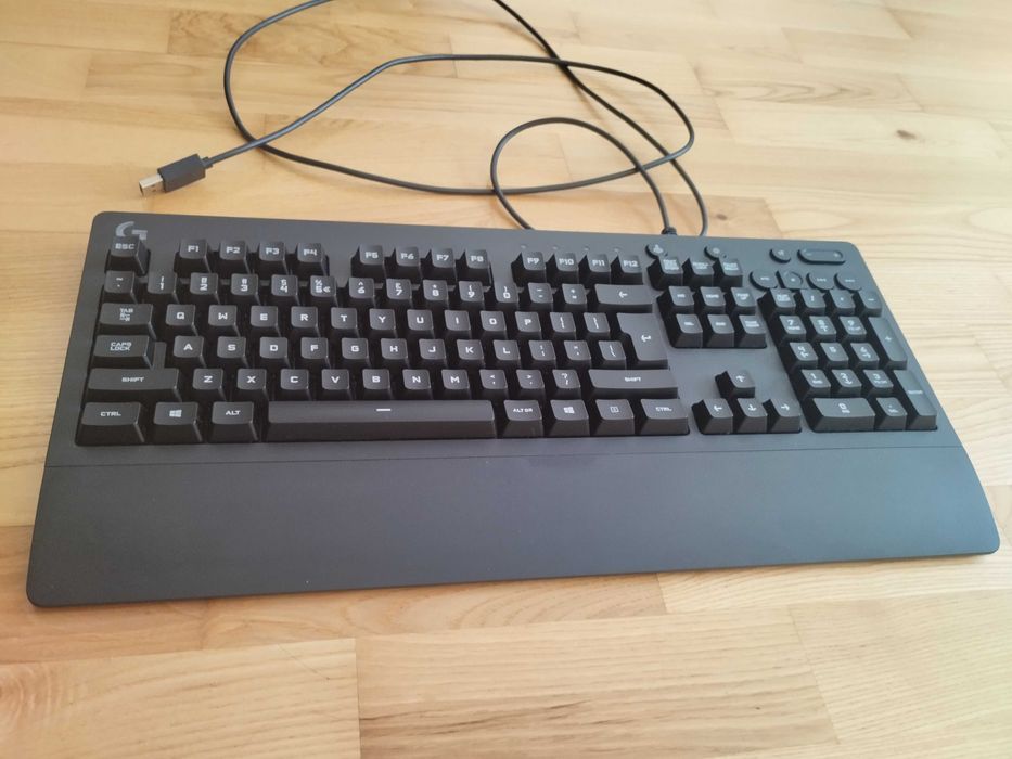 Klawiatura Gamingowa Logitech G213 - Stan Bardzo Dobry