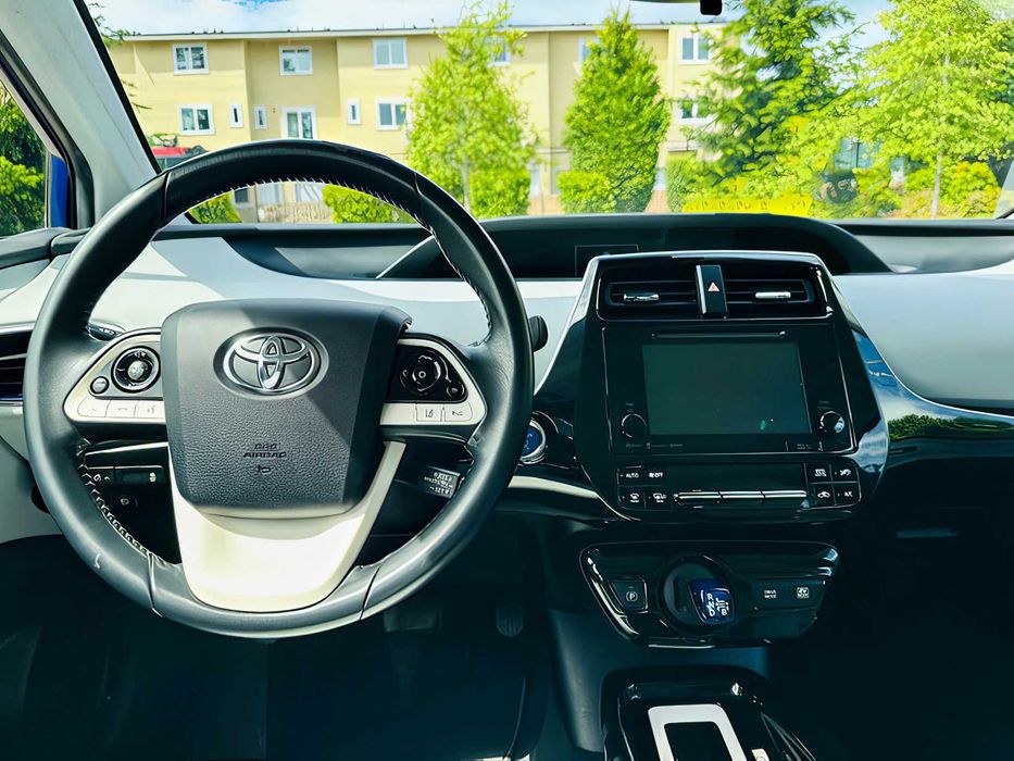 Toyota Prius      2016