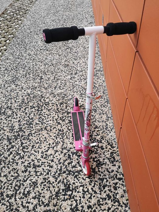 Trotinete menina
