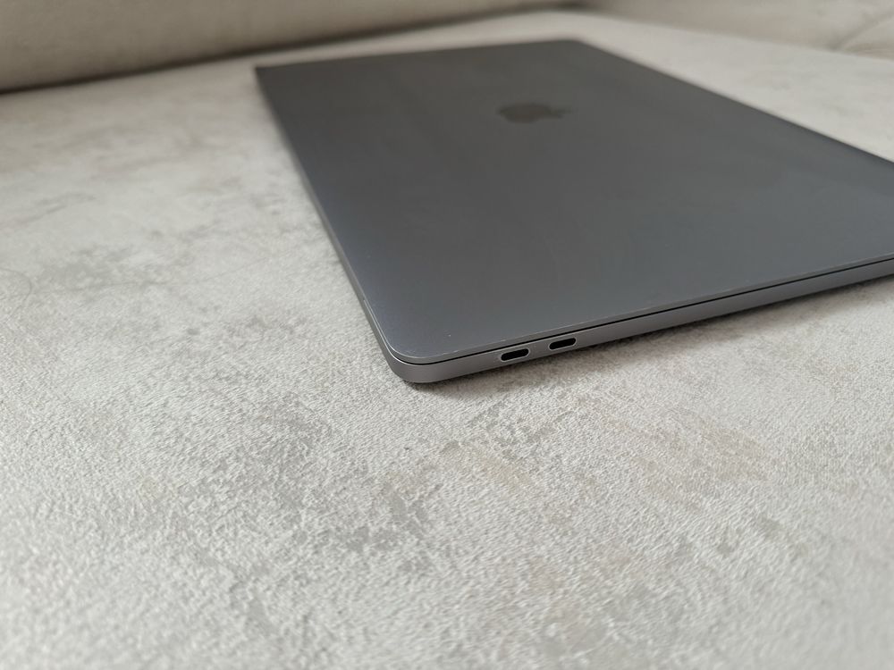 Особистий macbook pro 16 2019 i7/16/1tb