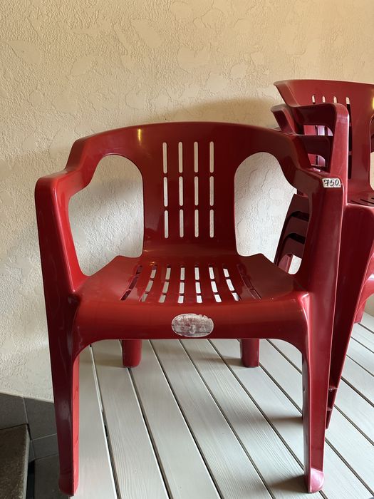 Крісло пластмасове