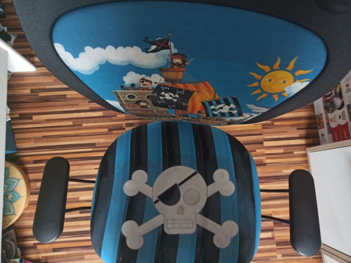Krzesło na kołkach piraci