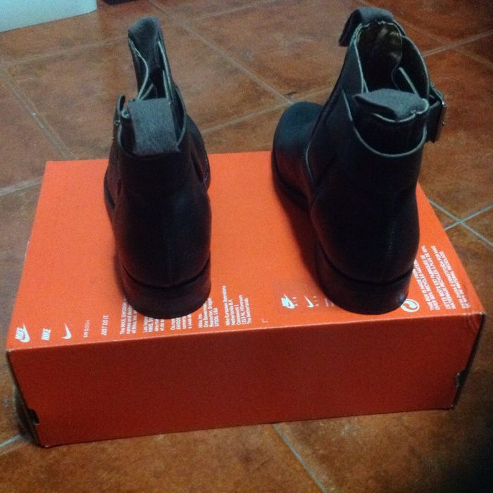 Botas em pele 37