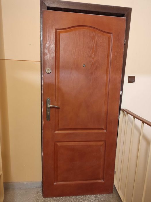 Drzwi wejściowe po demontażu