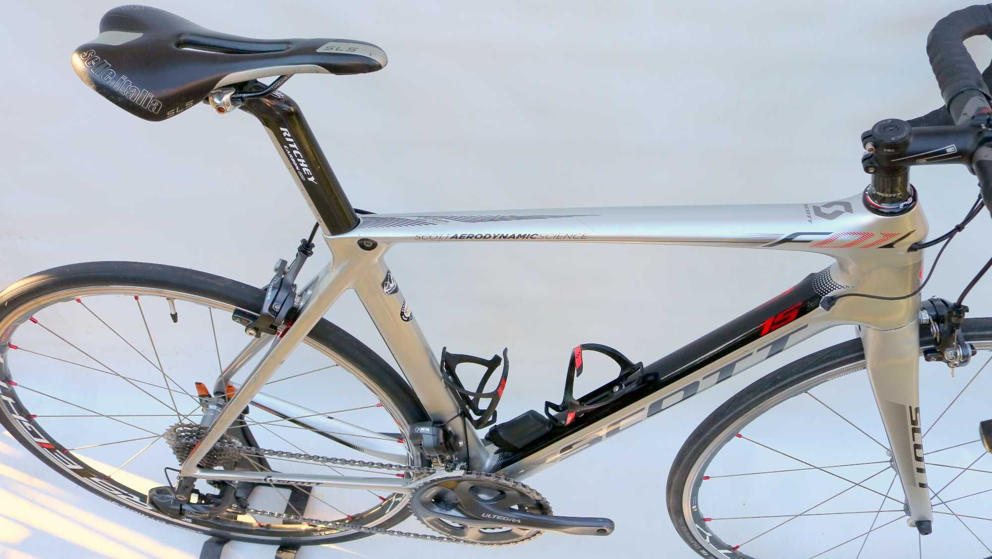 Rower szosowy SCOTT FOIL 15, ULTEGRA Di2 carbon 7,6kg.