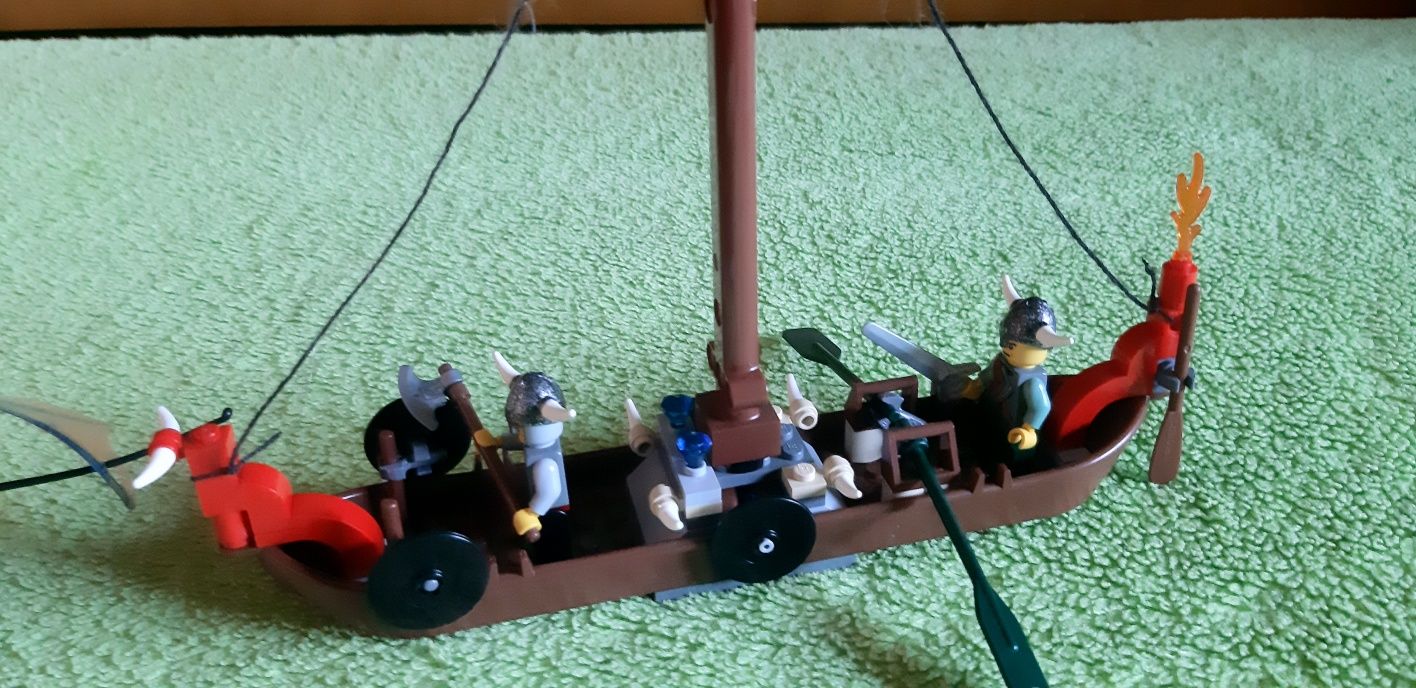 Lego Vikings 7016 Boat against Wyvern