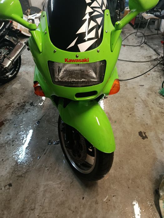 Kawasaki zzr1100 w całości na części silnik owiewka lampa