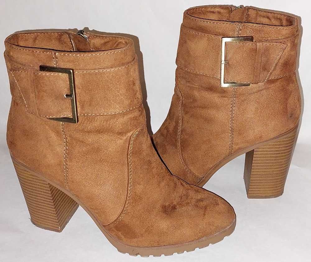 Botas Bershka nº38 Semi Novas