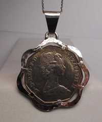 Srebrna zawieszka z monetą Elżbieta II 50 Pence.