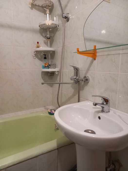 Сдам гарну двокімнатну квартиру по вул.Довженка для сім'ї.