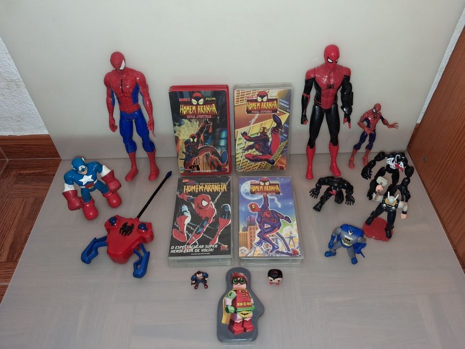 Vários Artigos dos Heróis da Marvel