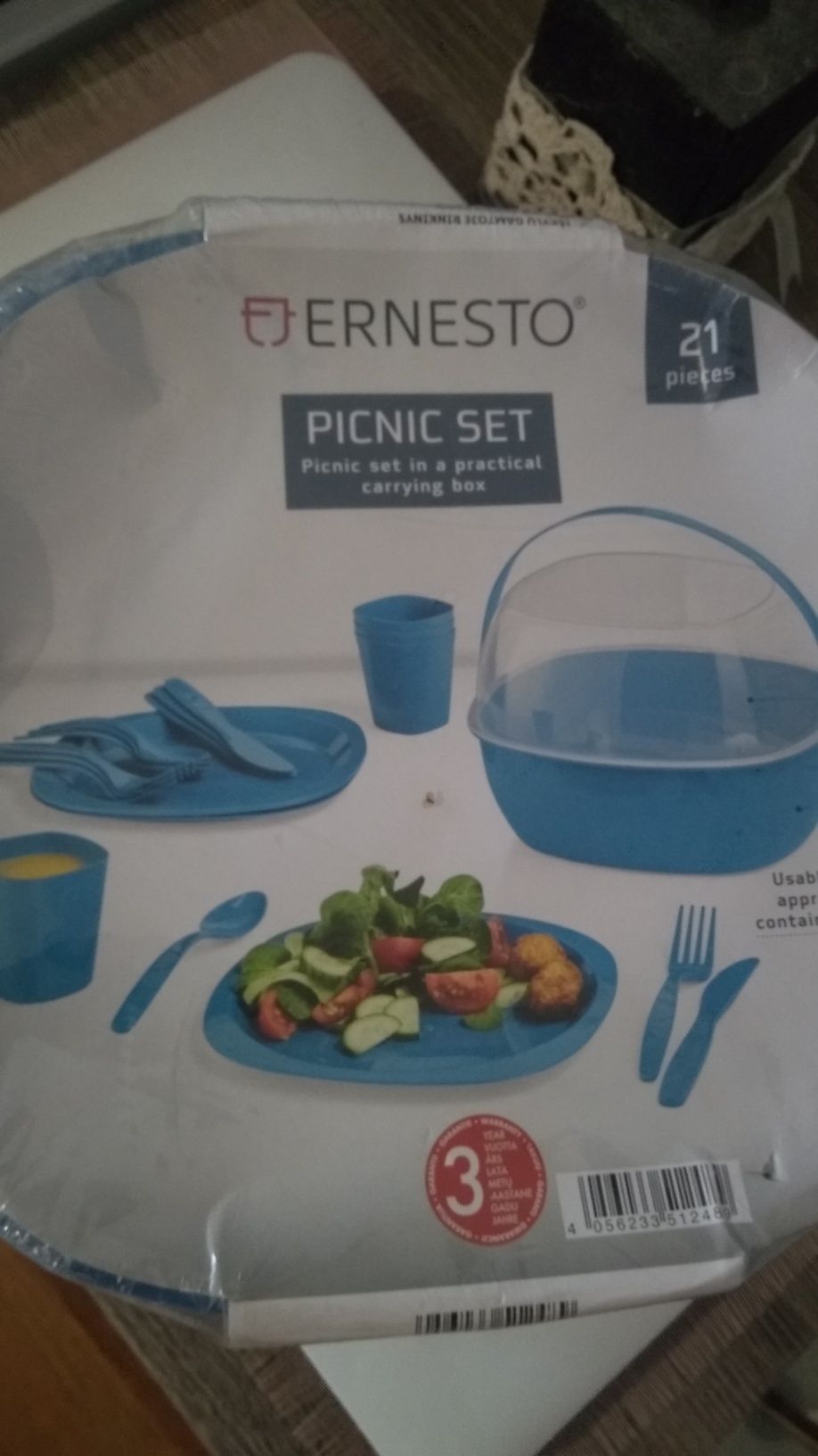 Zestaw piknikowy na 4 osoby.