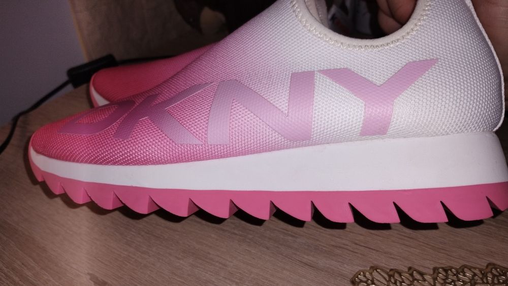 DKNY Snakersy perełki
