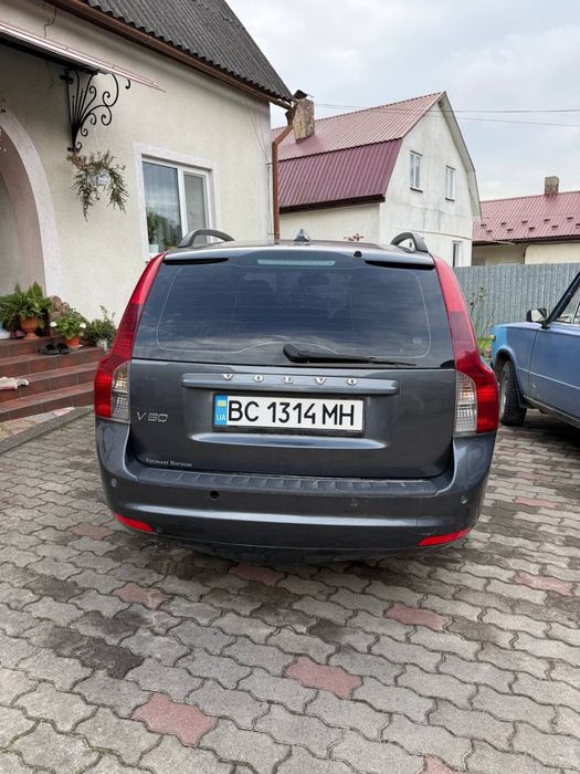 Volvo V50 2009 року
